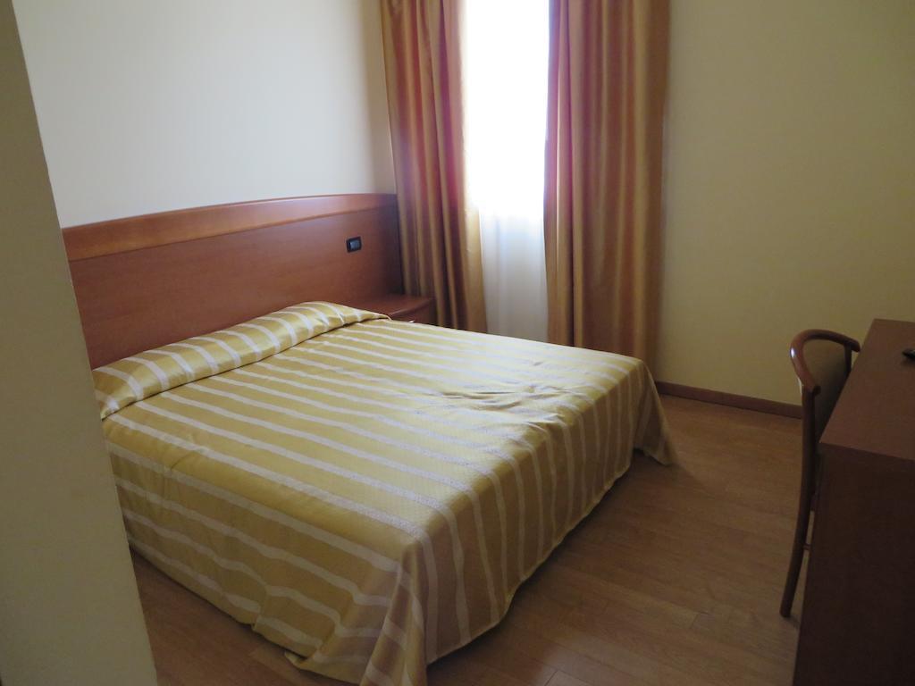 Hotel San Tomio Isola Vicentina Exterior photo