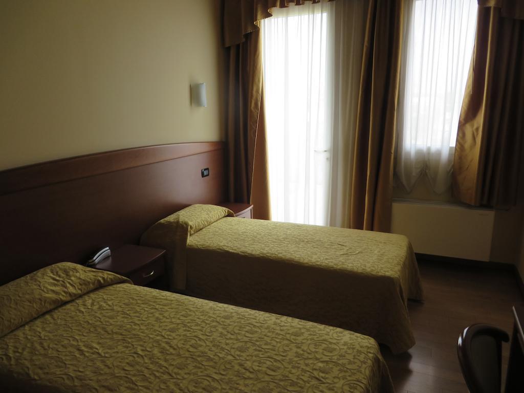 Hotel San Tomio Isola Vicentina Exterior photo