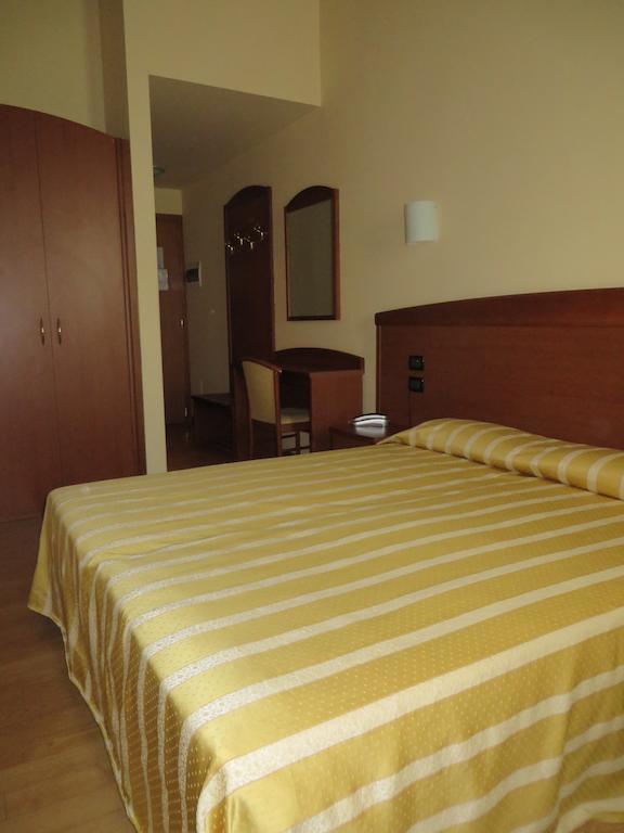 Hotel San Tomio Isola Vicentina Room photo