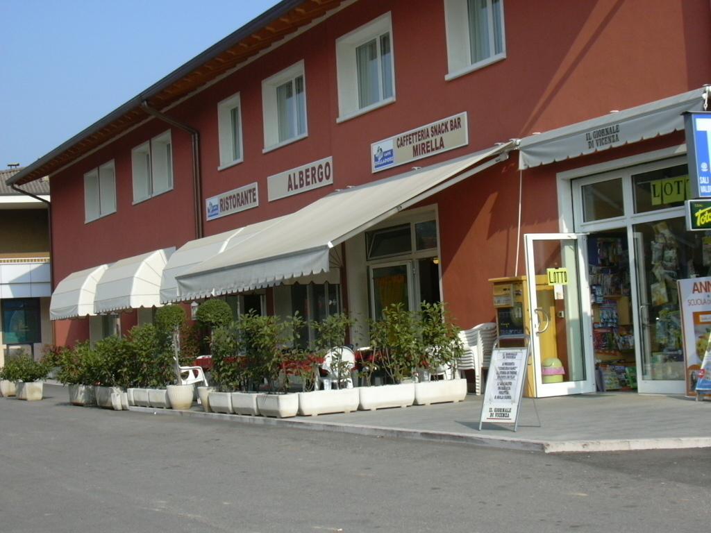 Hotel San Tomio Isola Vicentina Exterior photo